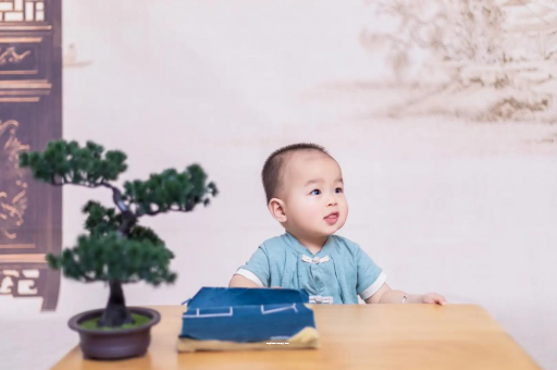 果洛满月宝宝放屁臭